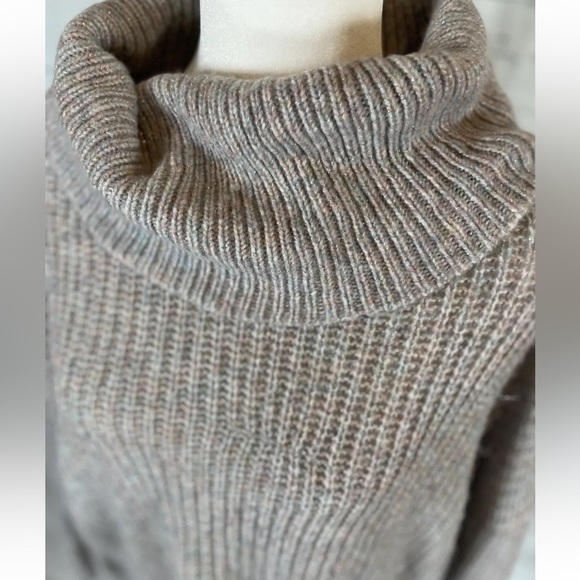 Express Gray Rainbow Metallic Oversized Slouchy Turtleneck Knit Sweater size M‎ - Picture 13 of 15
